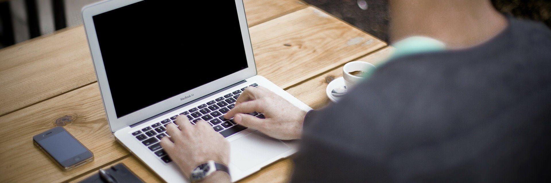 blogging-336376_1920